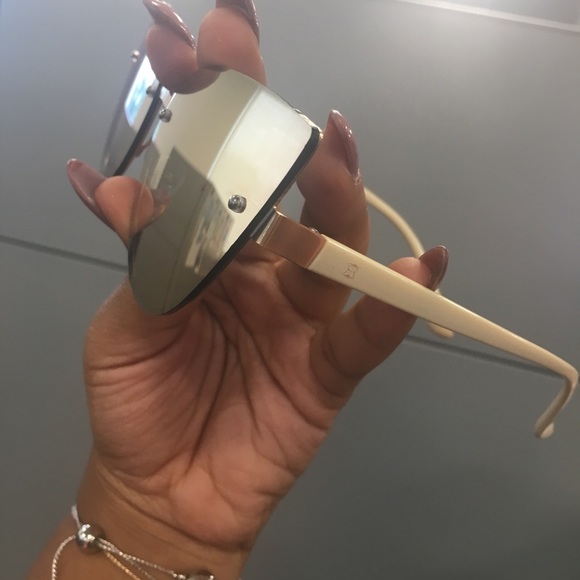 😍🙌🏽✨Robin Ruth Sunglasses 🕶 - Picture 4 of 6